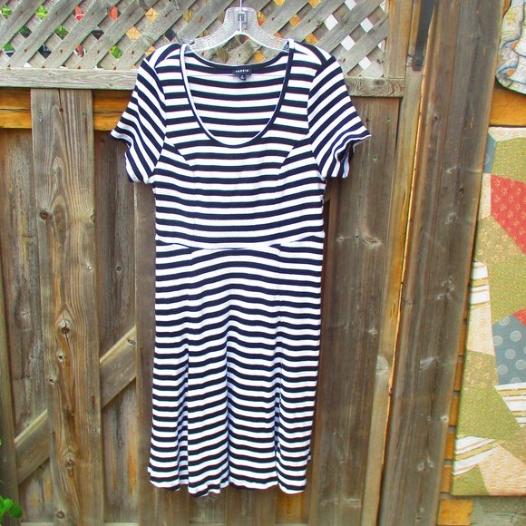 Torrid Black & White Striped Maxi Dress NEW Sz 2 - Picture 1 of 7